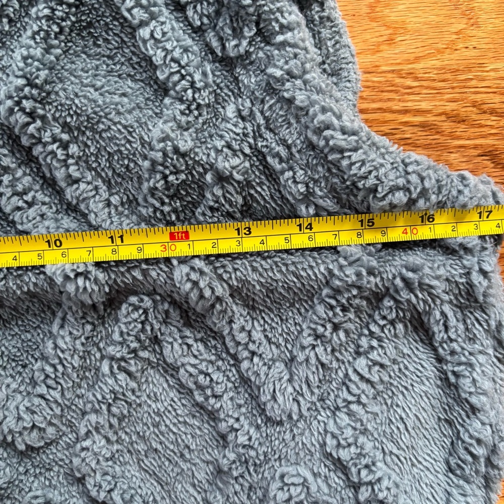 Koolaburra by Ugg Embossed Sherpa Fleece Vest Women’s Sz XS Storm Blue Cabincore - Picture 6 of 8